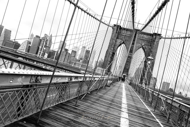 Iconic Brooklyn Bridge B&W Photography | Ultra High Resolution NYC Fine Art prints for sale by Thomas Schoeller